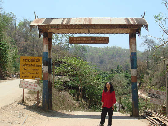 Mae Sam Lab village gate