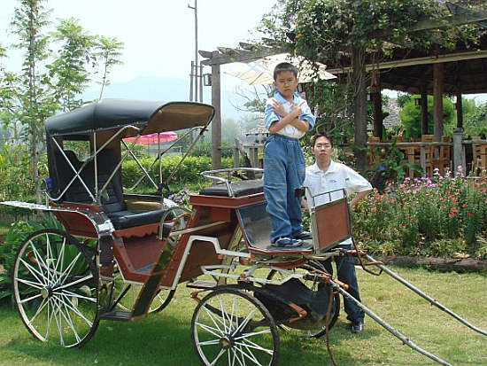 Bella Villa, Pai